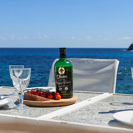Front Line Sea In Mallorca Up To 6 Guests Villa Font de sa Cala
