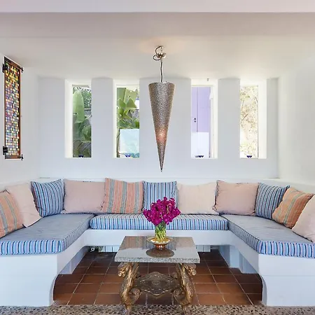 Villa Front Line Sea In Mallorca Up To 6 Guests Font de sa Cala